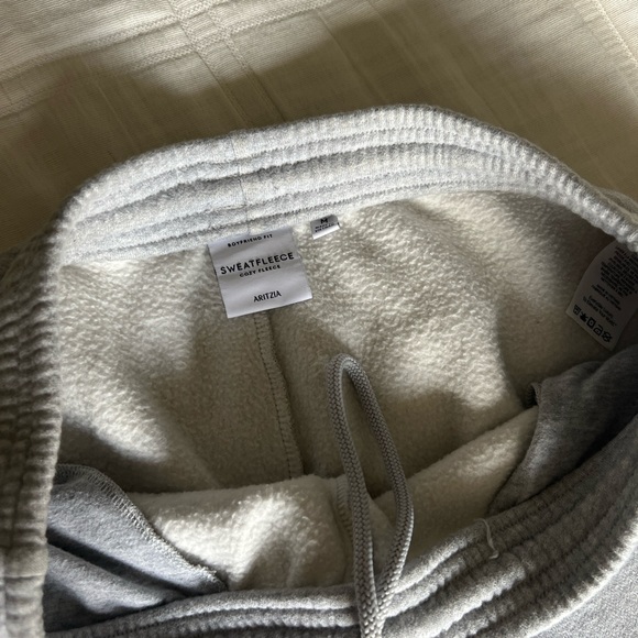 Aritzia Cozy Sweatfleece Mega Straight™ Sweatpant - Picture 4 of 9